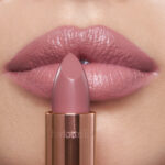 رژ لب ساتن براق پیلو‌تاک شارلوت تیلبری Charlotte Tilbury K.I.S.S.I.N.G Satin Shine Lipstick in Pillow Talk Fair 3.5 g
