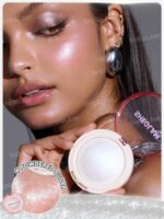 هایلایتر بالشتی پوست صورت و بدن شیگلم رنگ شوگر پودر SHEGLAM Glowchi Bouncy Highlighter (Powdered Sugar)