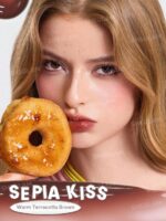 لیپ گلاس براق ماندگار شیگلم رنگ سپیا کیس SHEGLAM Glass Lock Air Lip Gloss (Sepia Kiss)